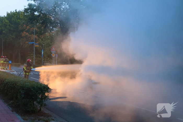 Glazenwassersbusje gaat in vlammen op