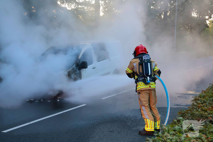 Glazenwassersbusje gaat in vlammen op