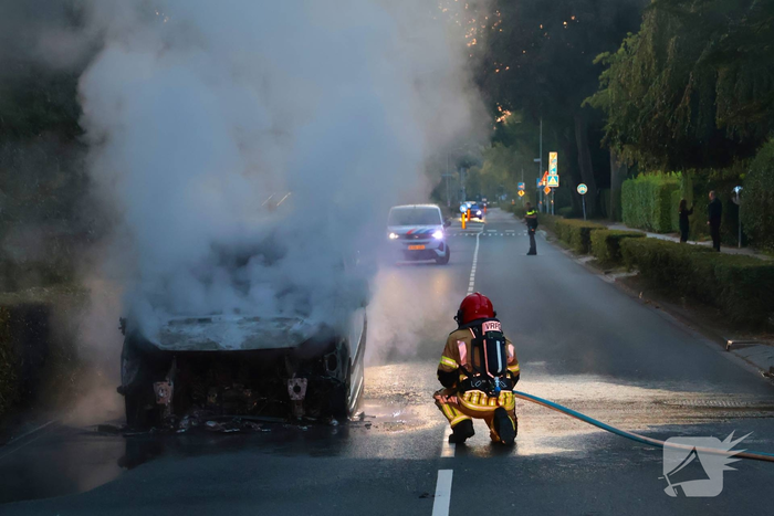 Glazenwassersbusje gaat in vlammen op