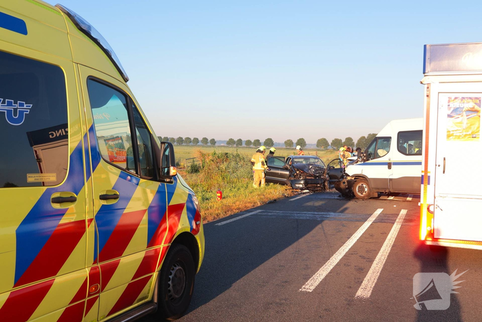 Frontale botsing leidt tot meerdere gewonden
