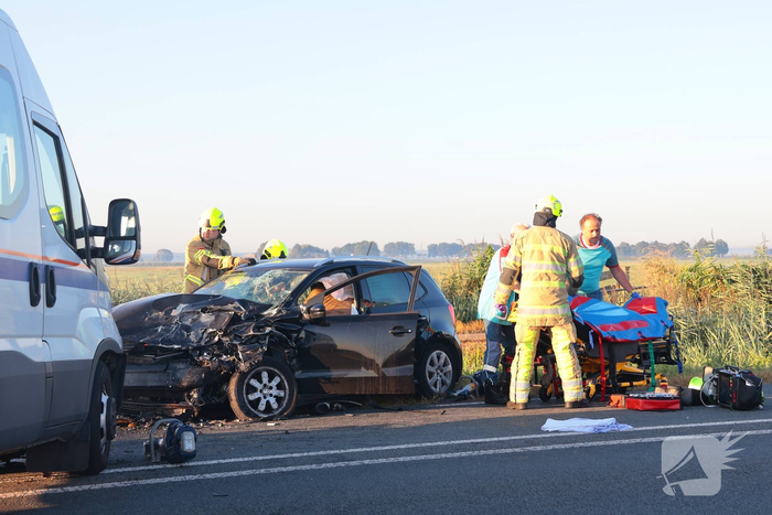 Frontale botsing leidt tot meerdere gewonden