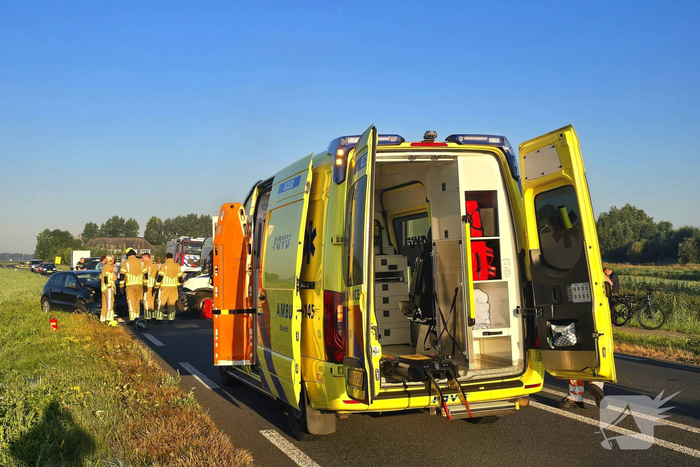 Frontale botsing leidt tot meerdere gewonden