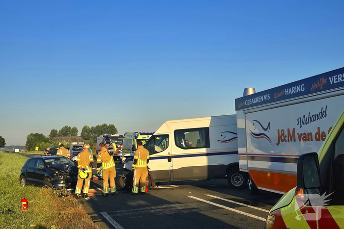 Frontale botsing leidt tot meerdere gewonden