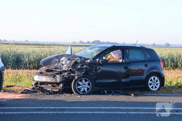 Frontale botsing leidt tot meerdere gewonden
