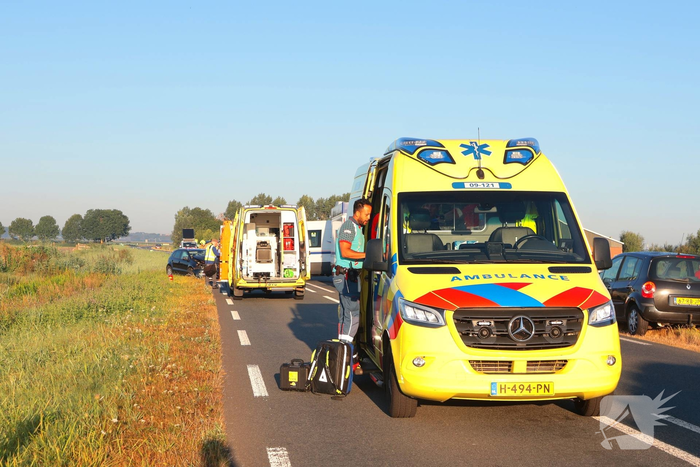 Frontale botsing leidt tot meerdere gewonden