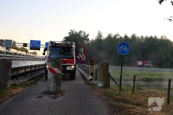 Vlammen slaan hoog op bij brand in afvalberg