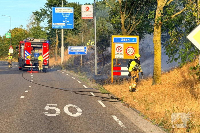 Brand verwoest 100 meter berm