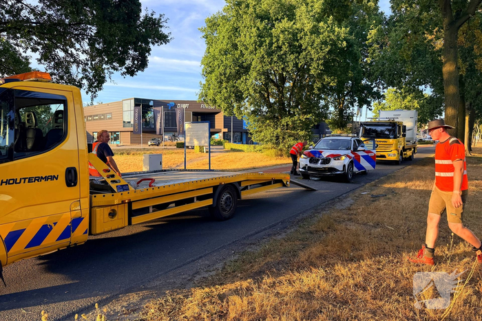 Agent gewond en politieauto zwaar beschadigd tijdens achtervolging