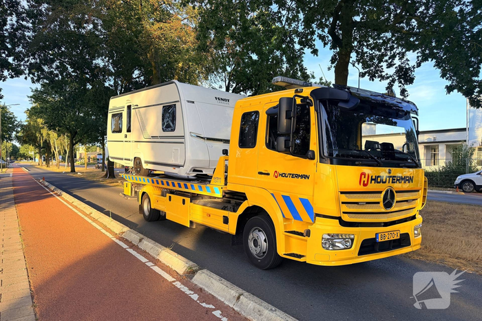 Agent gewond en politieauto zwaar beschadigd tijdens achtervolging