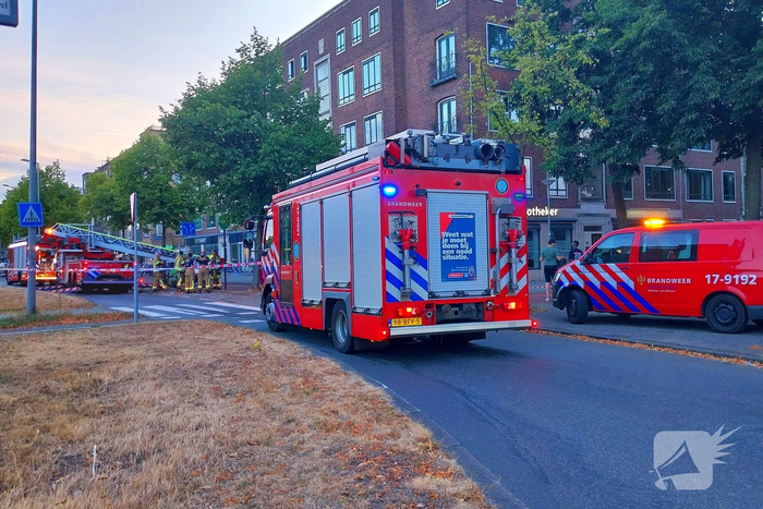 Brand in stoel ontdekt na melding van rook en vuurverschijnselen in portiekflat