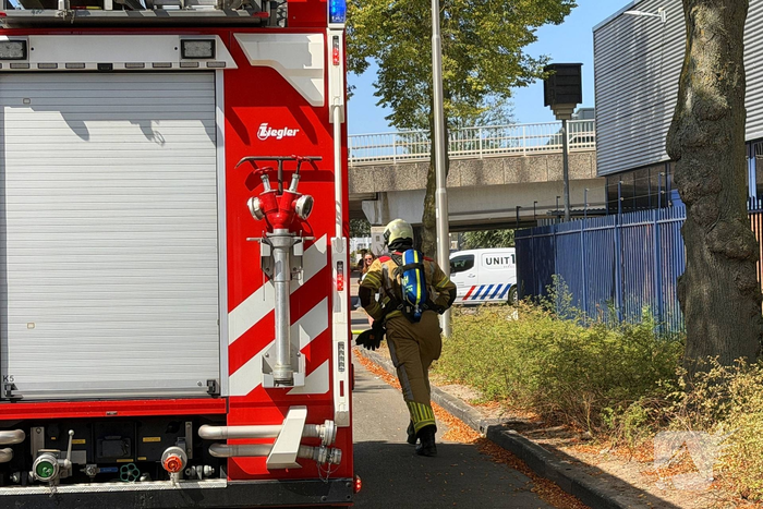 Containerbrand leidt tot grote brandweer inzet