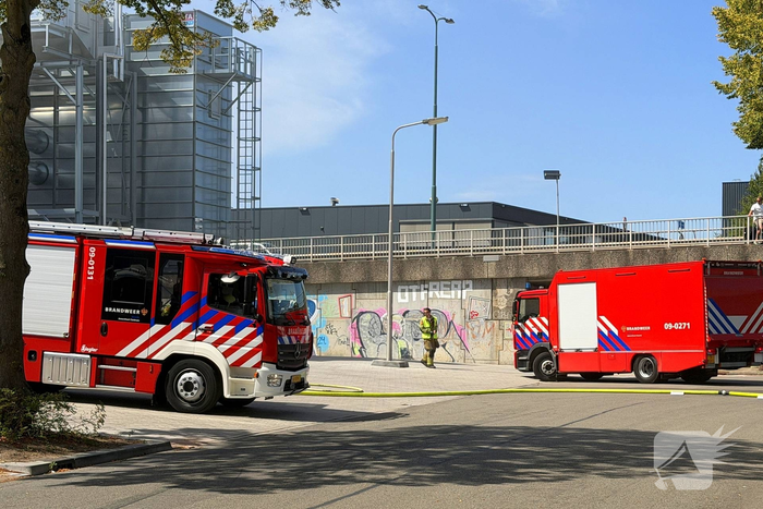 Containerbrand leidt tot grote brandweer inzet