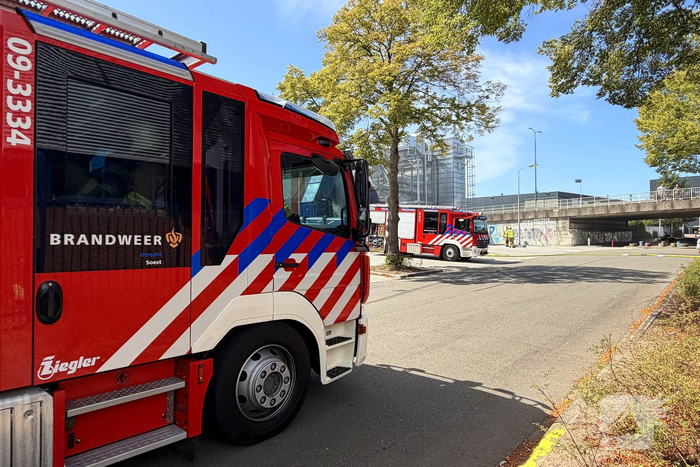 Containerbrand leidt tot grote brandweer inzet