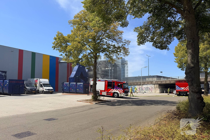 Containerbrand leidt tot grote brandweer inzet