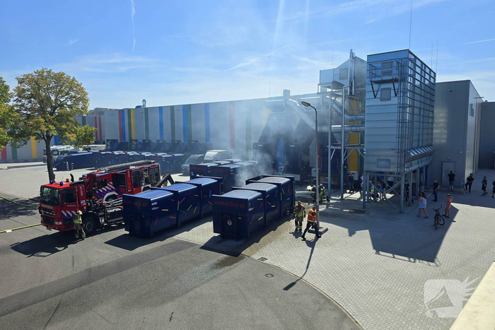Containerbrand leidt tot grote brandweer inzet