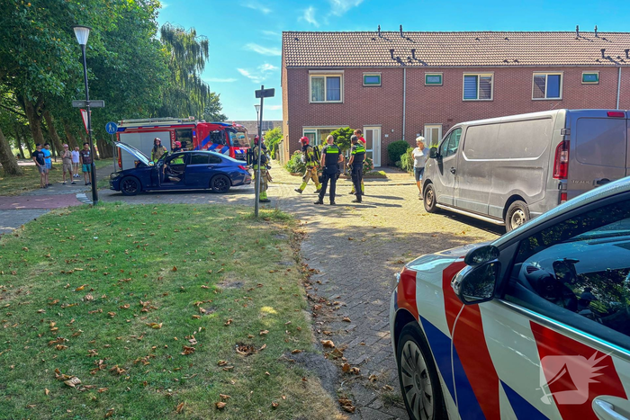 Auto wordt te warm, brandweer ter plaatse