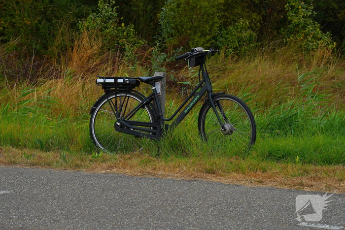 Overstekende fietser geraakt door auto