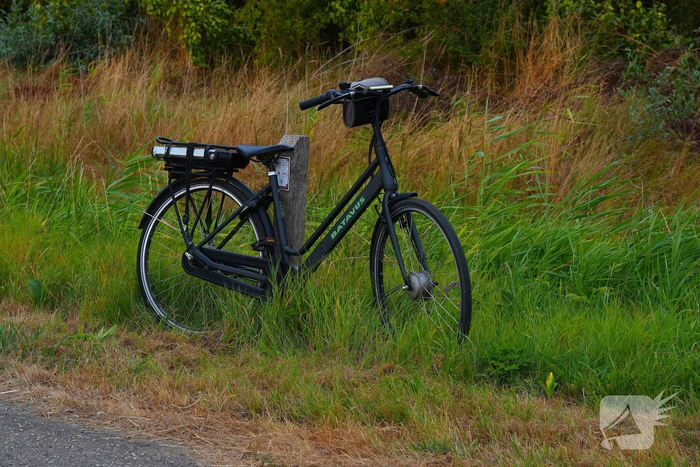 Overstekende fietser geraakt door auto