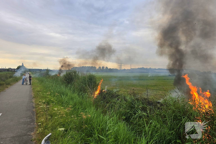 Brandweer dooft vlammen in bermen