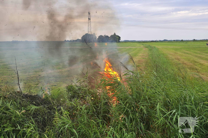 Brandweer dooft vlammen in bermen