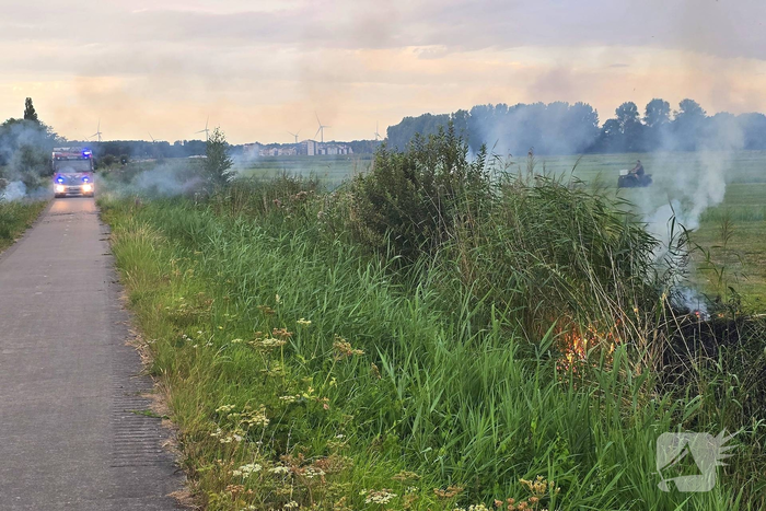 Brandweer dooft vlammen in bermen