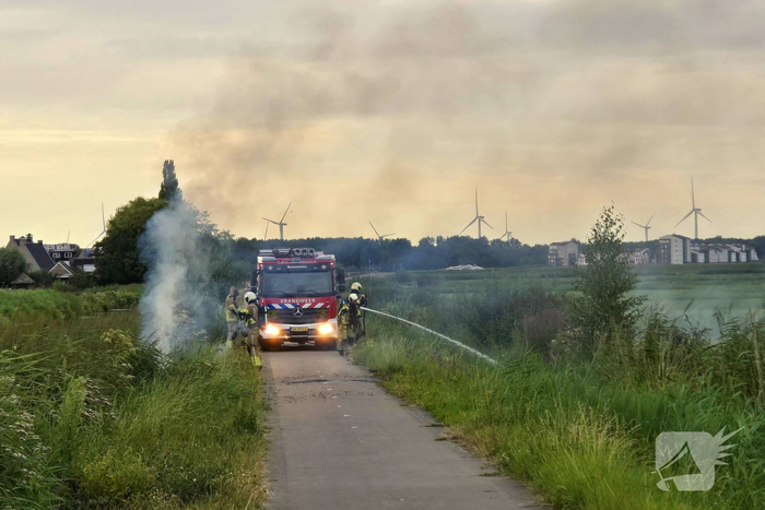 Brandweer dooft vlammen in bermen