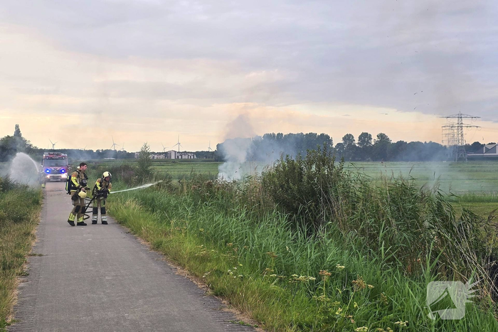 Brandweer dooft vlammen in bermen