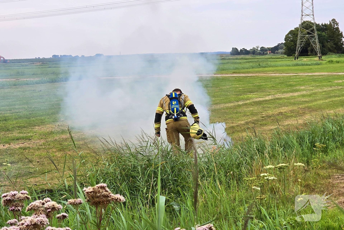 Brandweer dooft vlammen in bermen