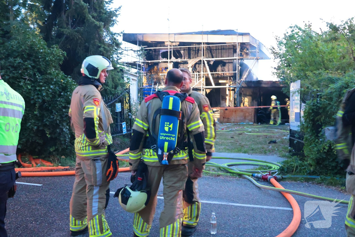 Grote brand in woning in aanbouw na explosie