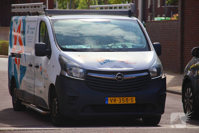 Ongeval met bestelbus en personenwagen