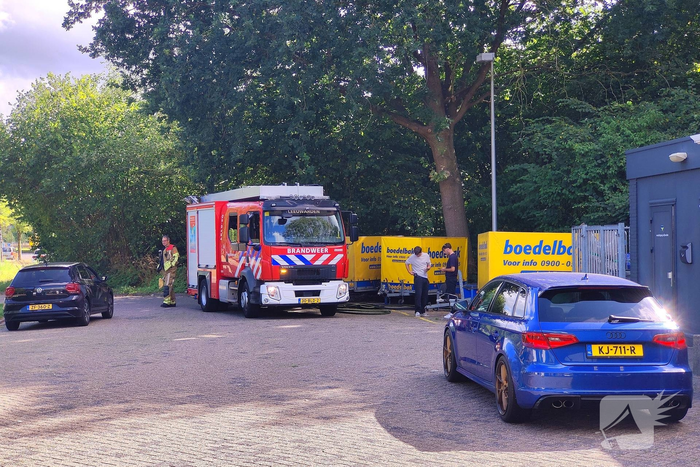 Brand in bosschages bij tankstation beperkt gebleven