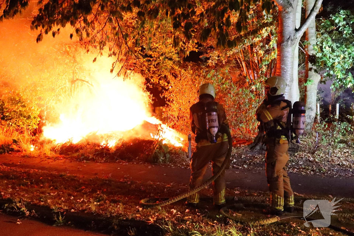 Brand in bosschages leidt tot flinke vlammenzee