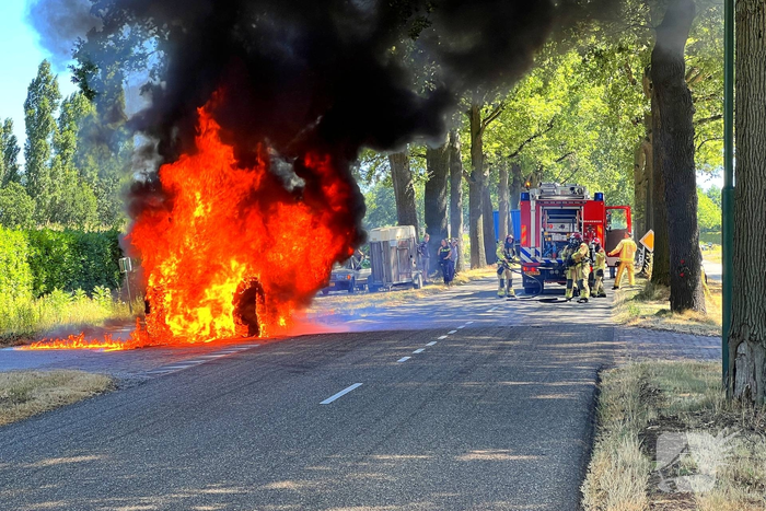 Brand in landbouwvoertuig zorgt voor wegafsluiting