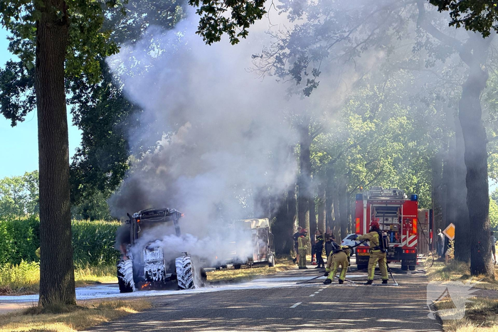 Brand in landbouwvoertuig zorgt voor wegafsluiting