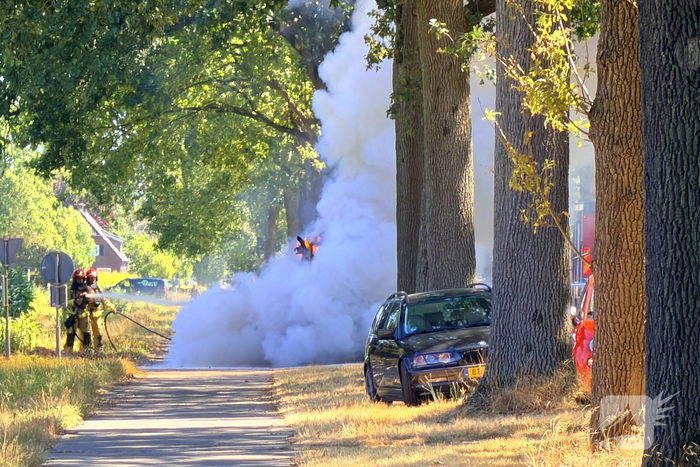 Brand in landbouwvoertuig zorgt voor wegafsluiting