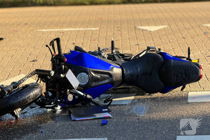 Motorrijder zwaargewond bij aanrijding