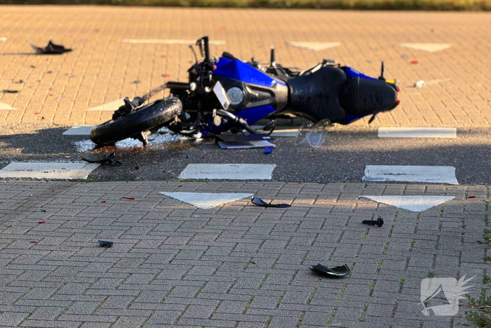 Motorrijder zwaargewond bij aanrijding
