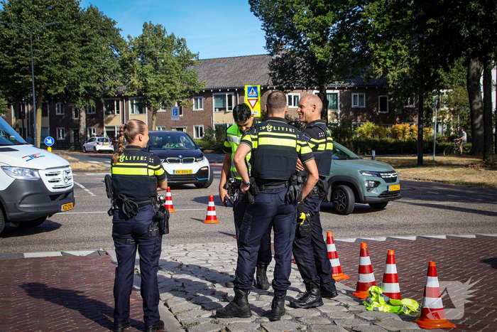 Schade na botsing tussen bus en bestelbus