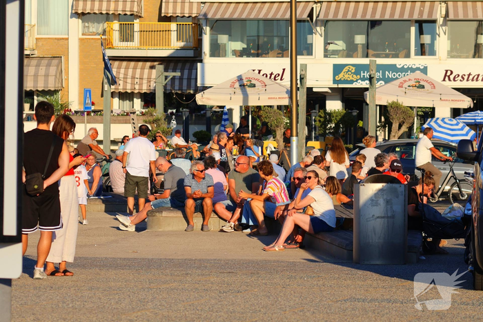 Gigantische drukte op strand door zonsverduistering