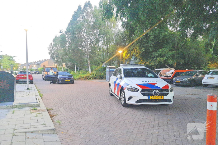 Auto klemgereden door politie, inzittenden op de vlucht
