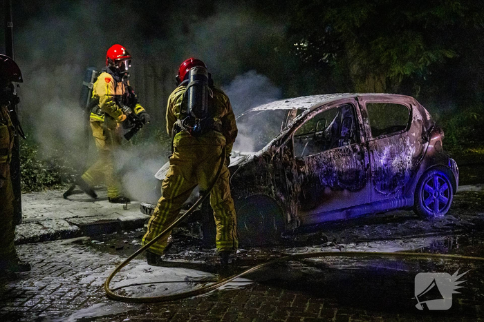 Enorme knal leidt tot autobrand