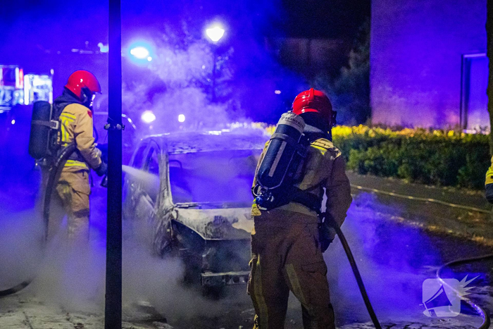 Enorme knal leidt tot autobrand