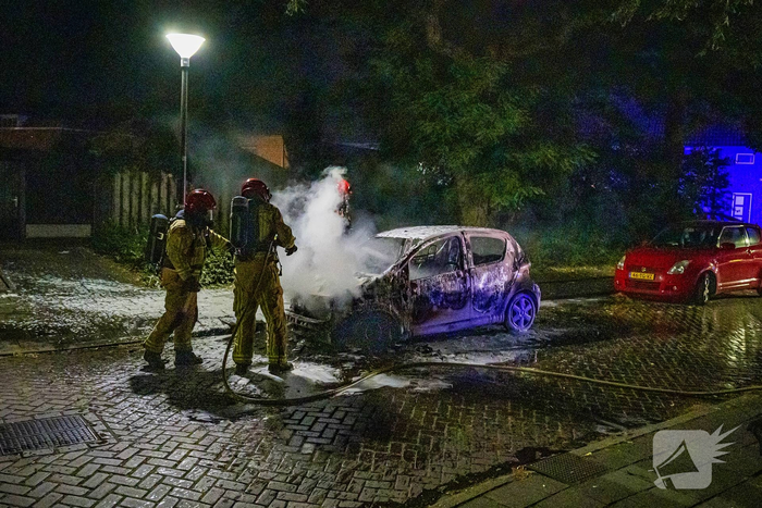 Enorme knal leidt tot autobrand