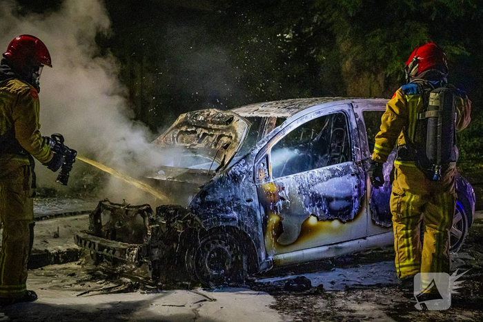 Enorme knal leidt tot autobrand