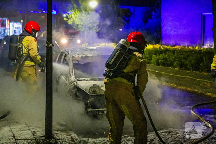 Enorme knal leidt tot autobrand