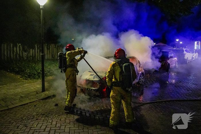 Enorme knal leidt tot autobrand