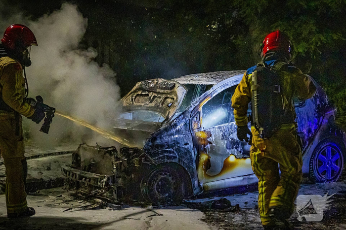 Enorme knal leidt tot autobrand