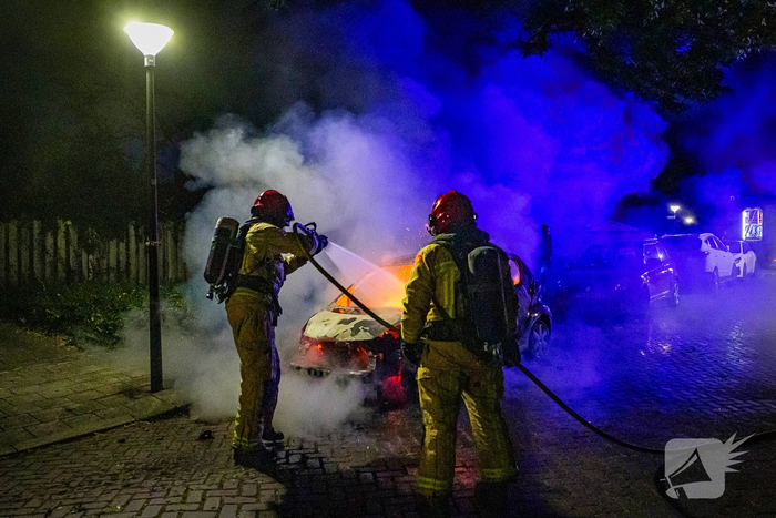 Enorme knal leidt tot autobrand
