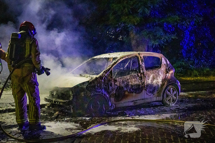 Enorme knal leidt tot autobrand
