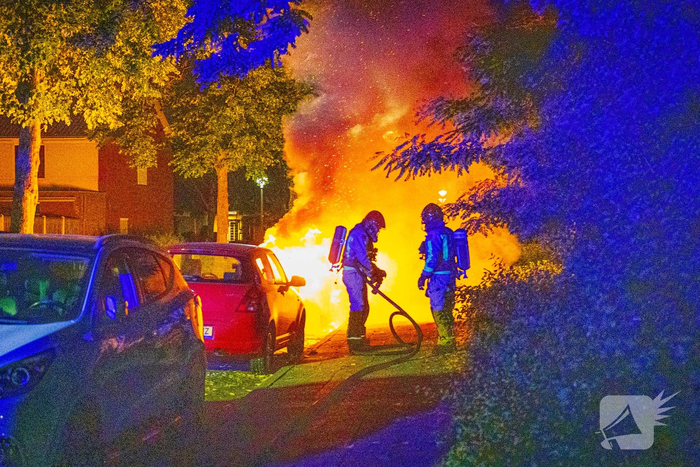 Enorme knal leidt tot autobrand